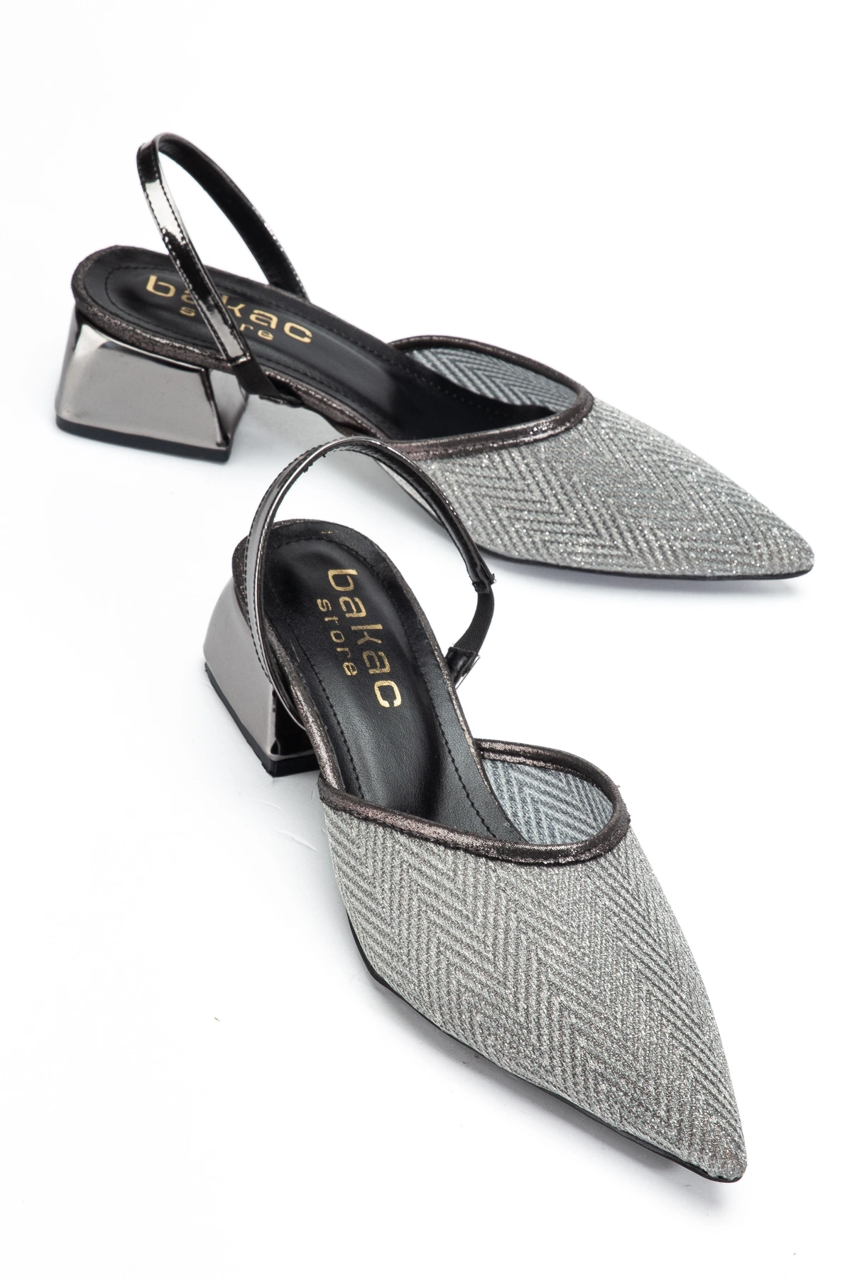 Kadın Gri Parlak Şeffaf Kumaş Kısa Topuklu Ayakkabı