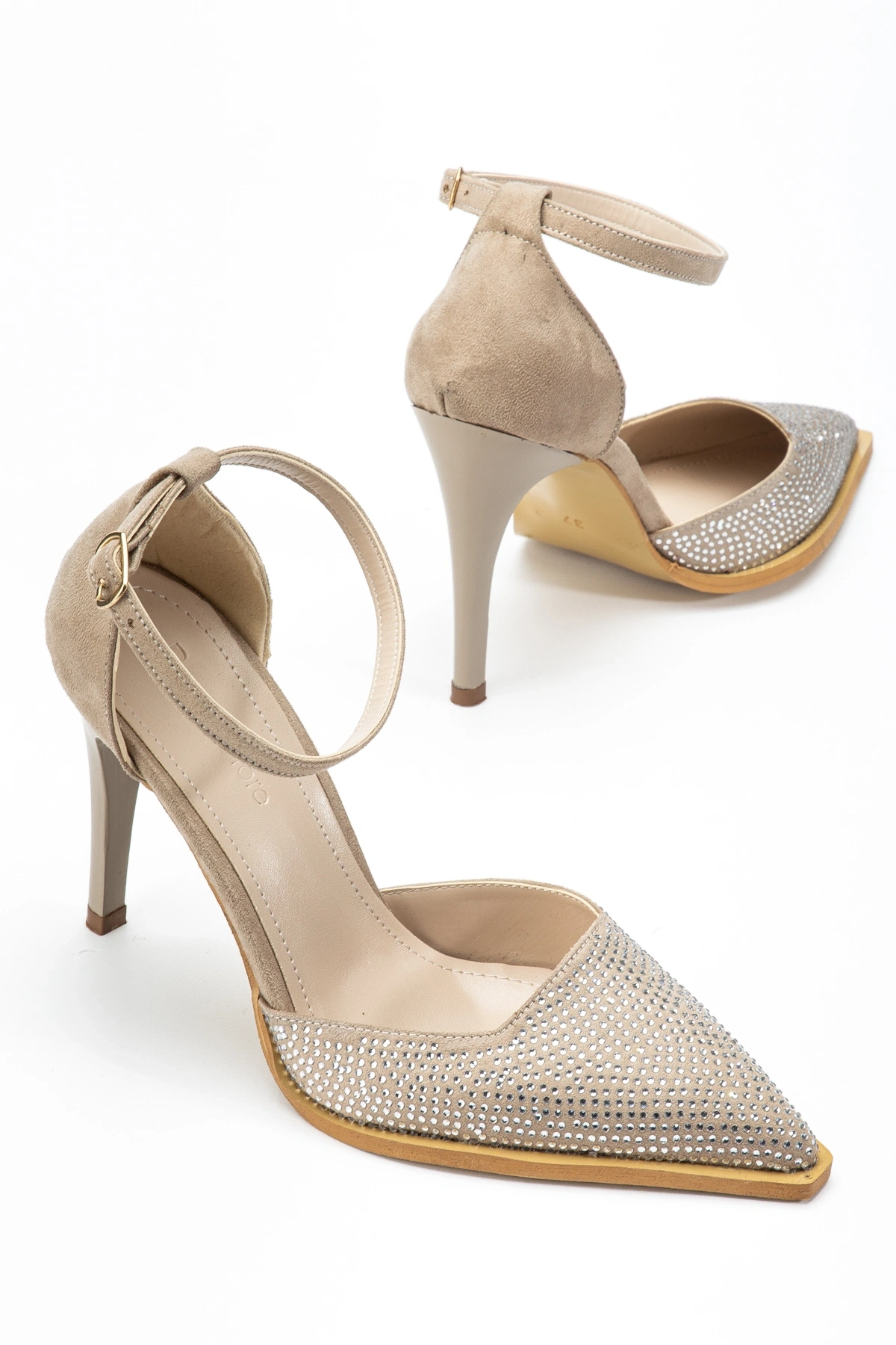 Kadın Bej Rengi Parlak Taşlı Süet Kumaş Topuklu Ayakkabı