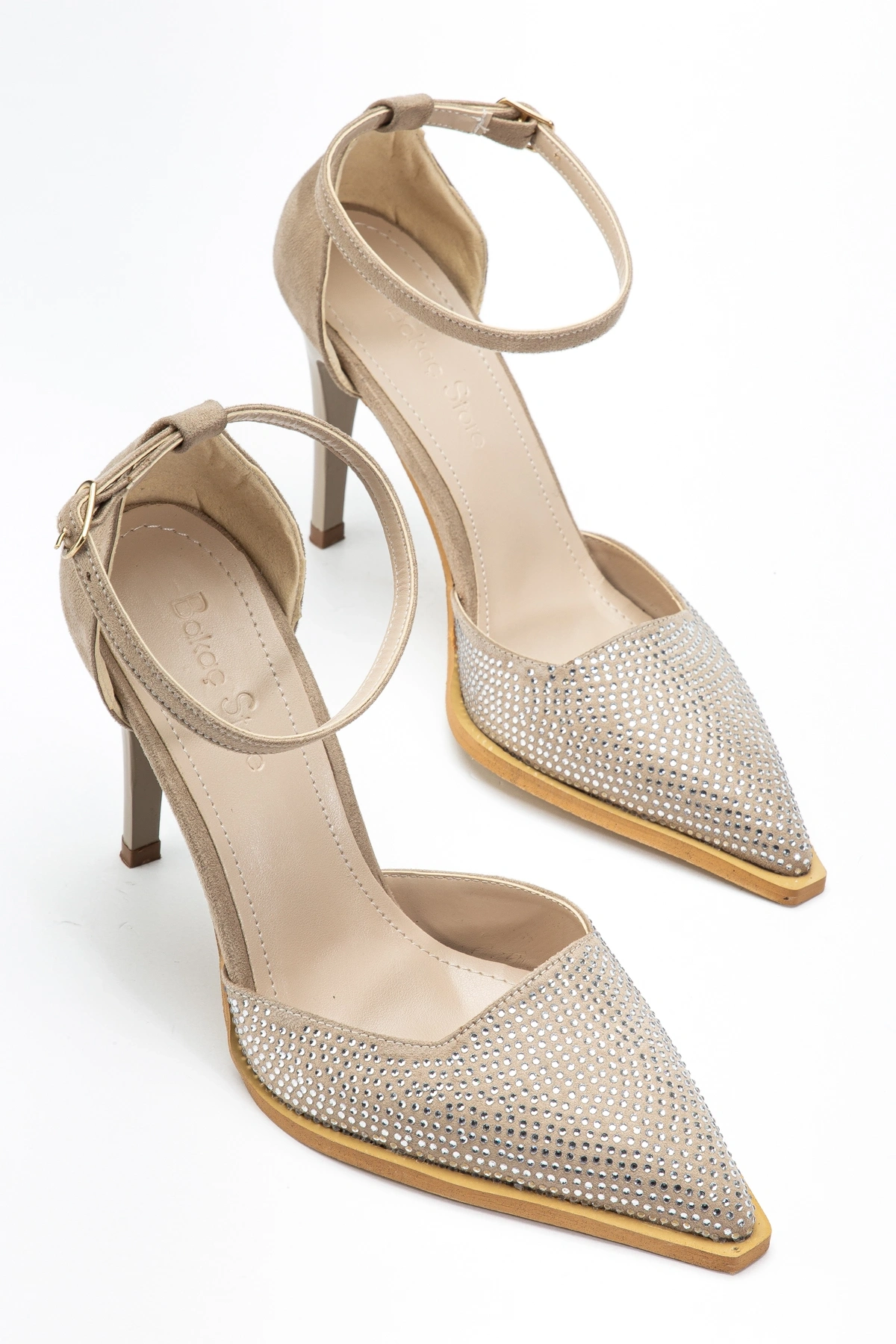 Kadın Bej Rengi Parlak Taşlı Süet Kumaş Topuklu Ayakkabı