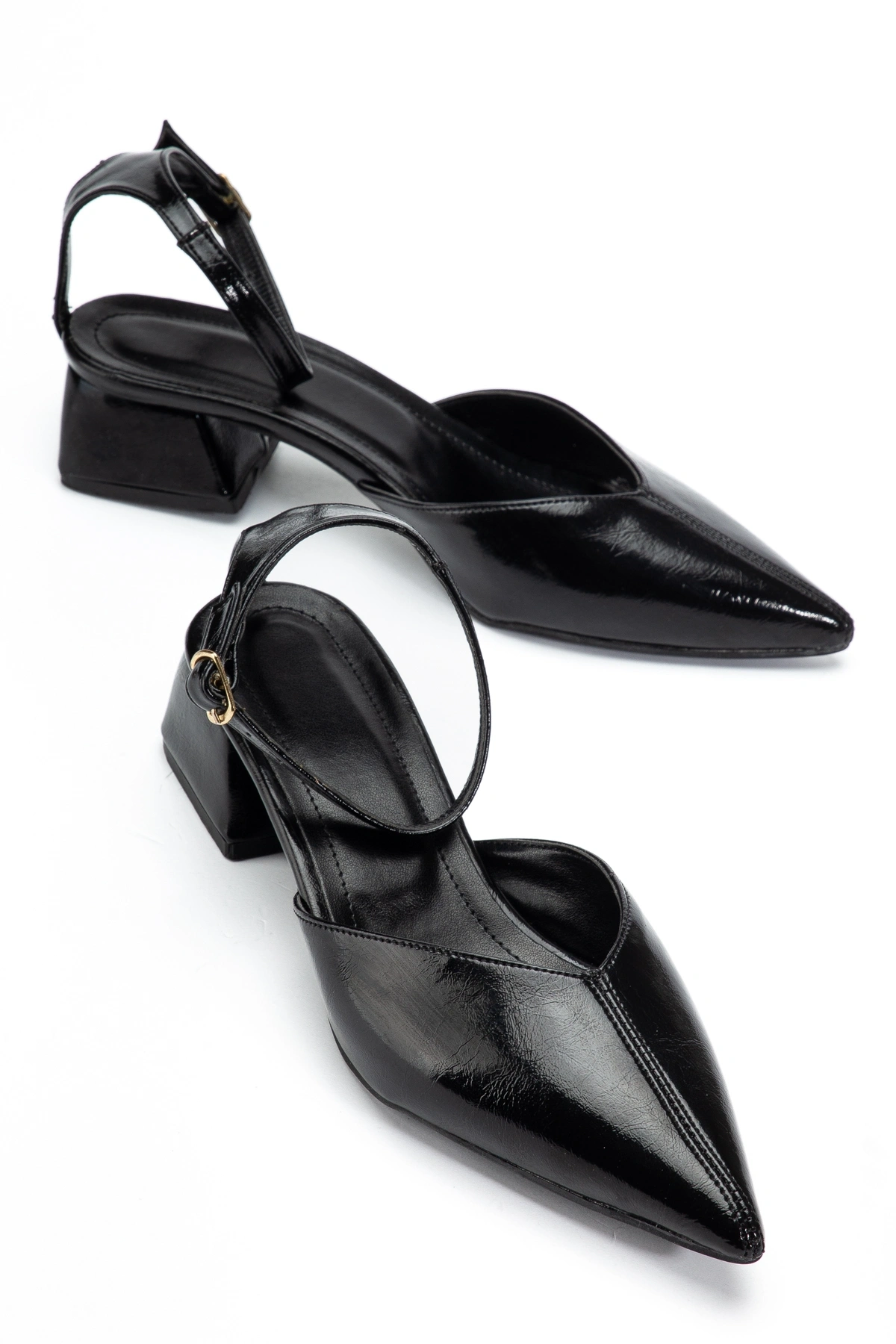 Kadın Siyah Kırışık Rugan Önü Dikişli Sivri Burun Kısa Topuklu Ayakkabı