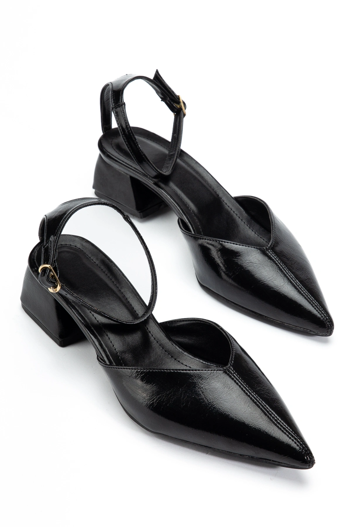 Kadın Siyah Kırışık Rugan Önü Dikişli Sivri Burun Kısa Topuklu Ayakkabı