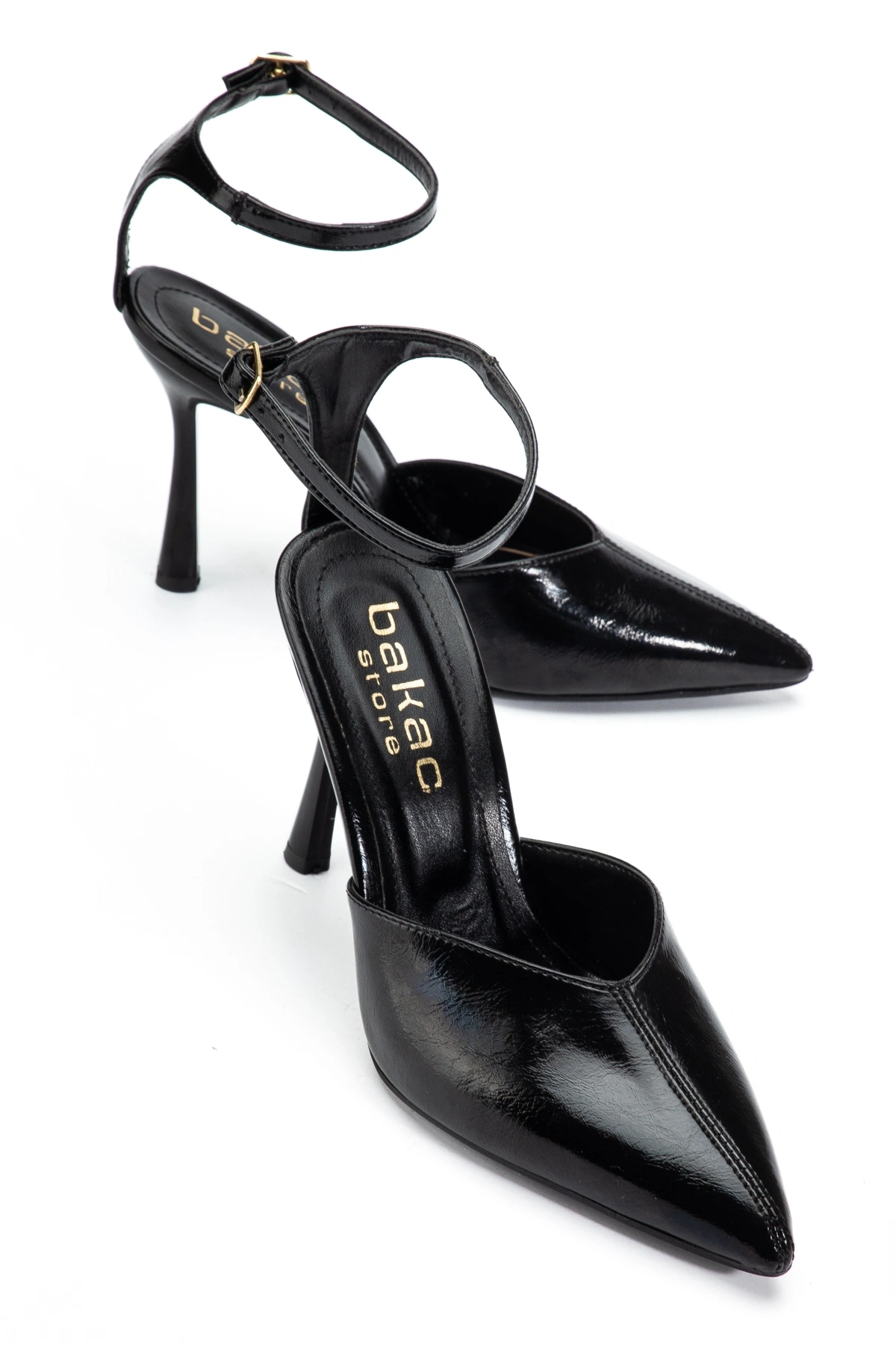 Kadın Siyah Kırışık Rugan Önü Dikişli Sivri Burun Topuklu Ayakkabı