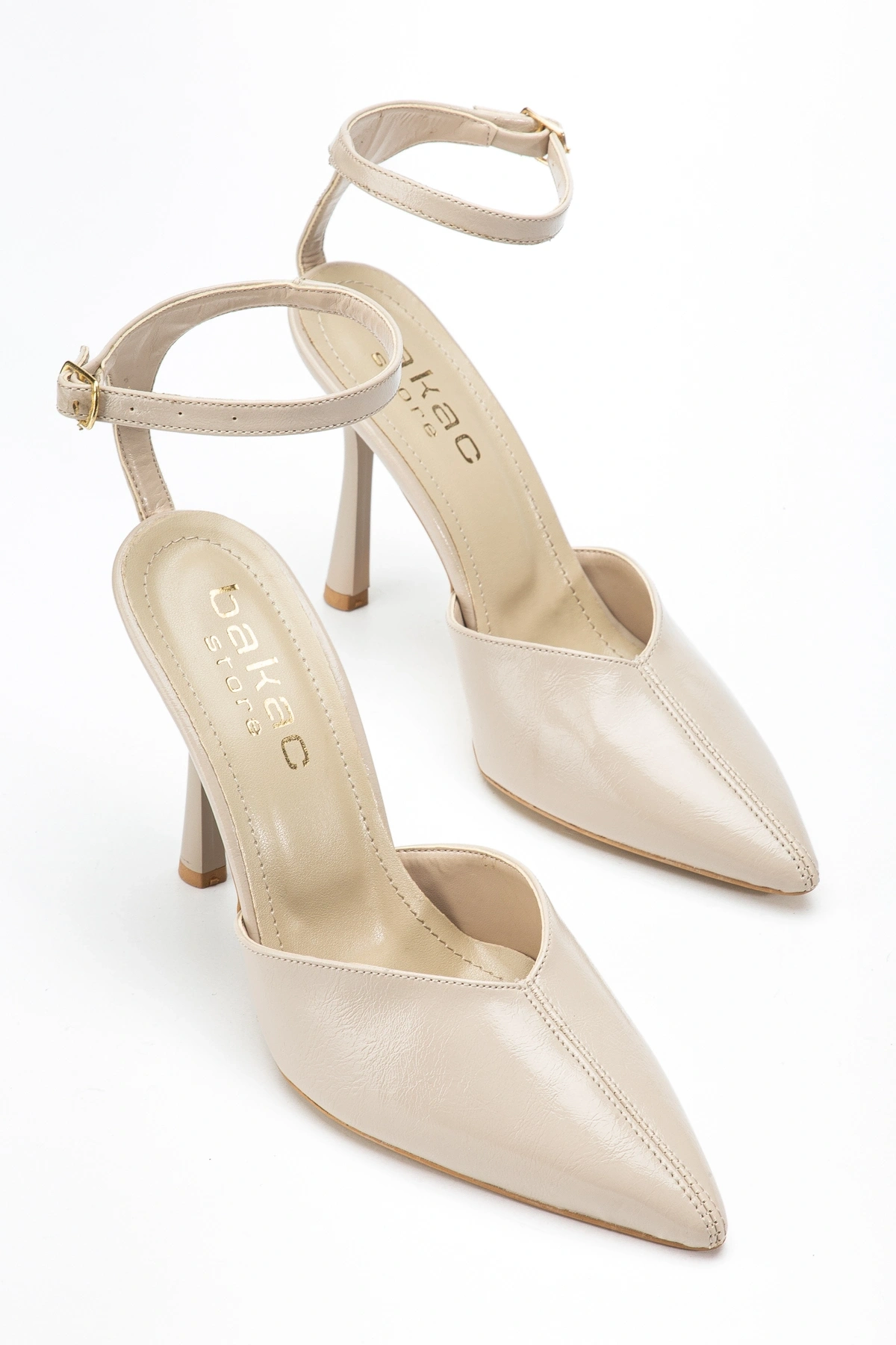 Kadın Bej Kırışık Rugan Önü Dikişli Sivri Burun Topuklu Ayakkabı