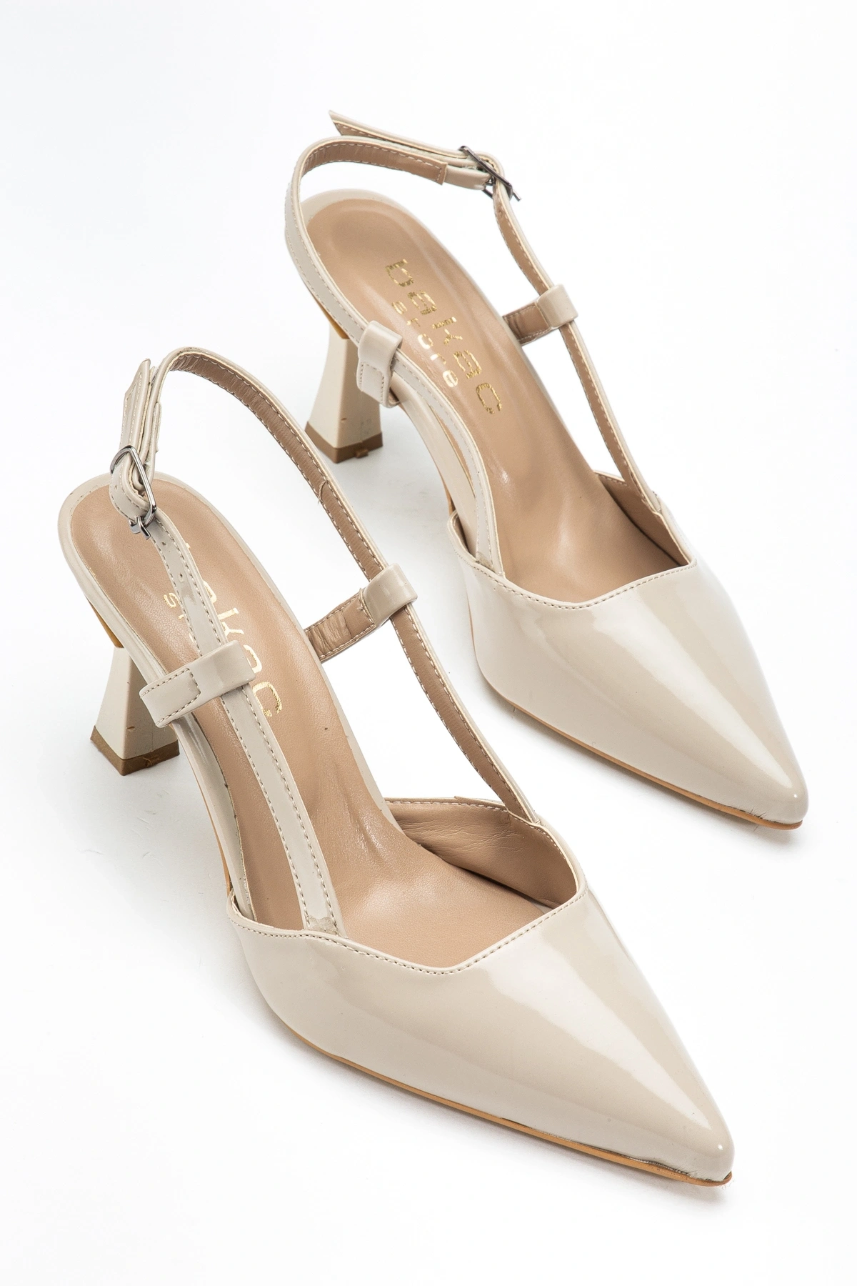 Kadın Bej Rugan Sivri Burun Şık Topuklu Ayakkabı