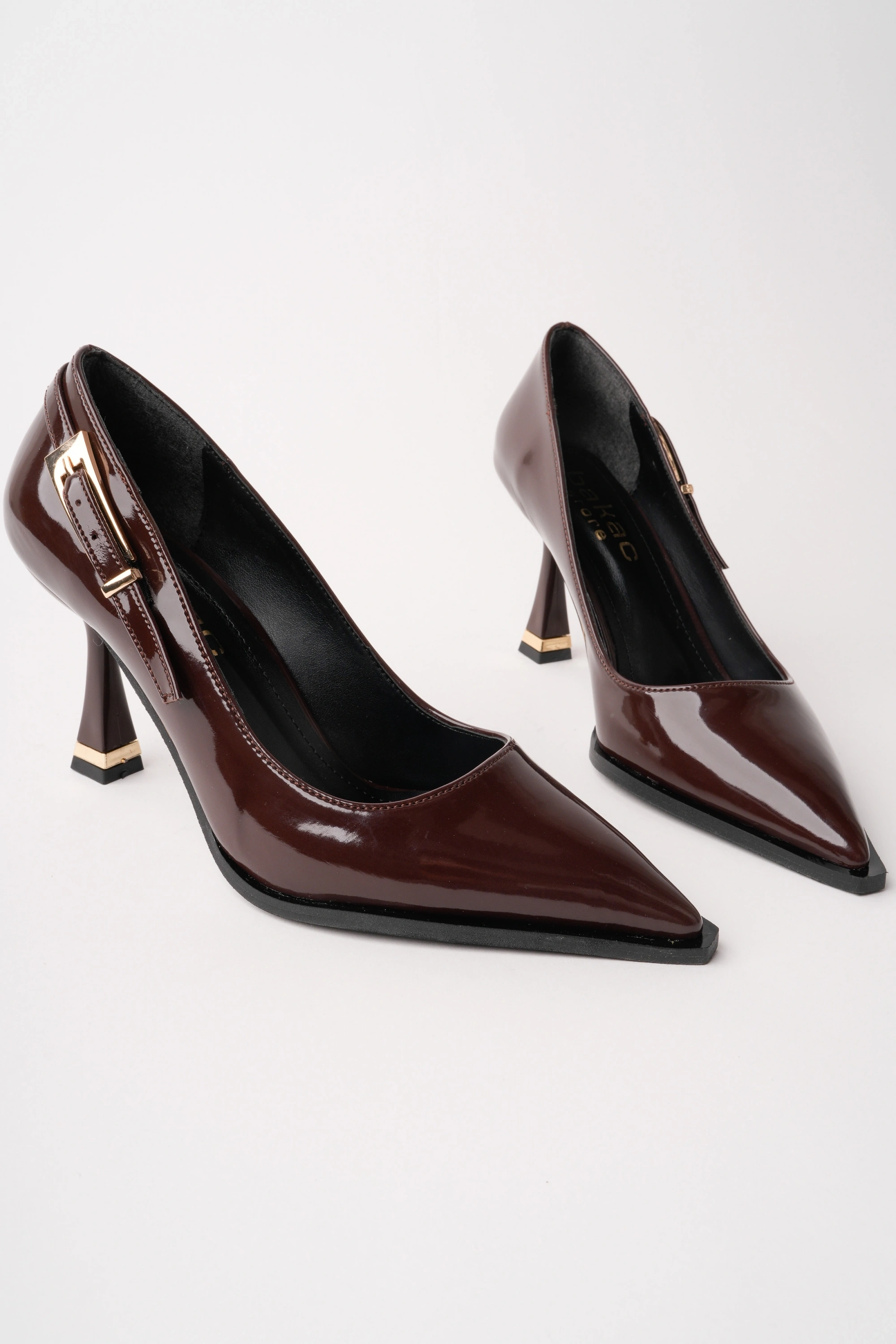 Kadın Kahverengi Gold Toka Detaylı Topuklu Ayakkabı