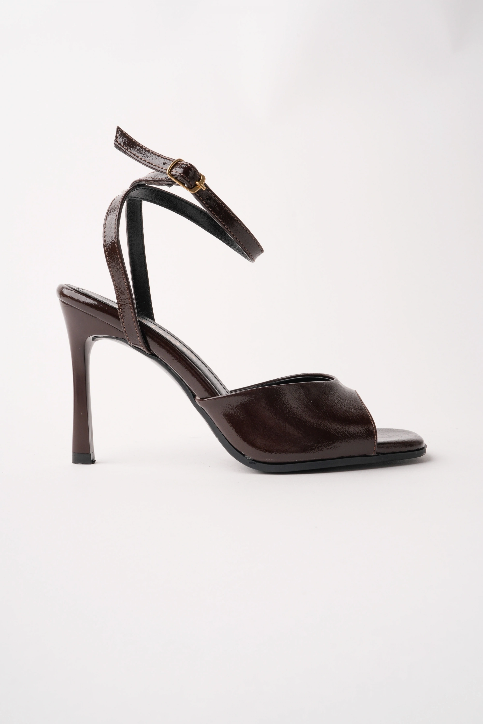 Kadın Kahverengi Kırışık Rugan Önü Açık Tek Bantlı Topuklu Ayakkabı