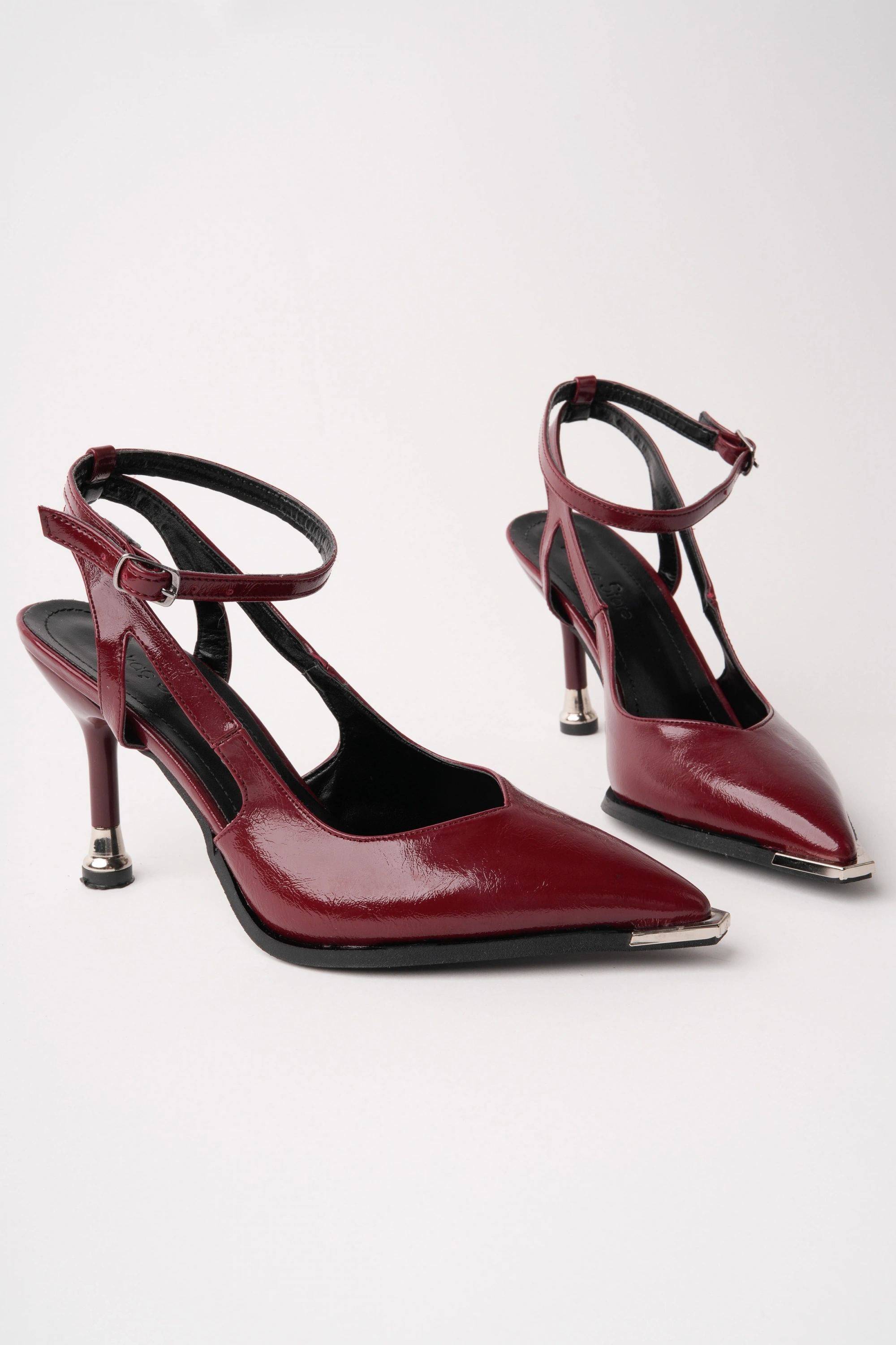 Kadın Bordo Kırışık Rugan Metal Burun Detaylı Topuklu Ayakkabı