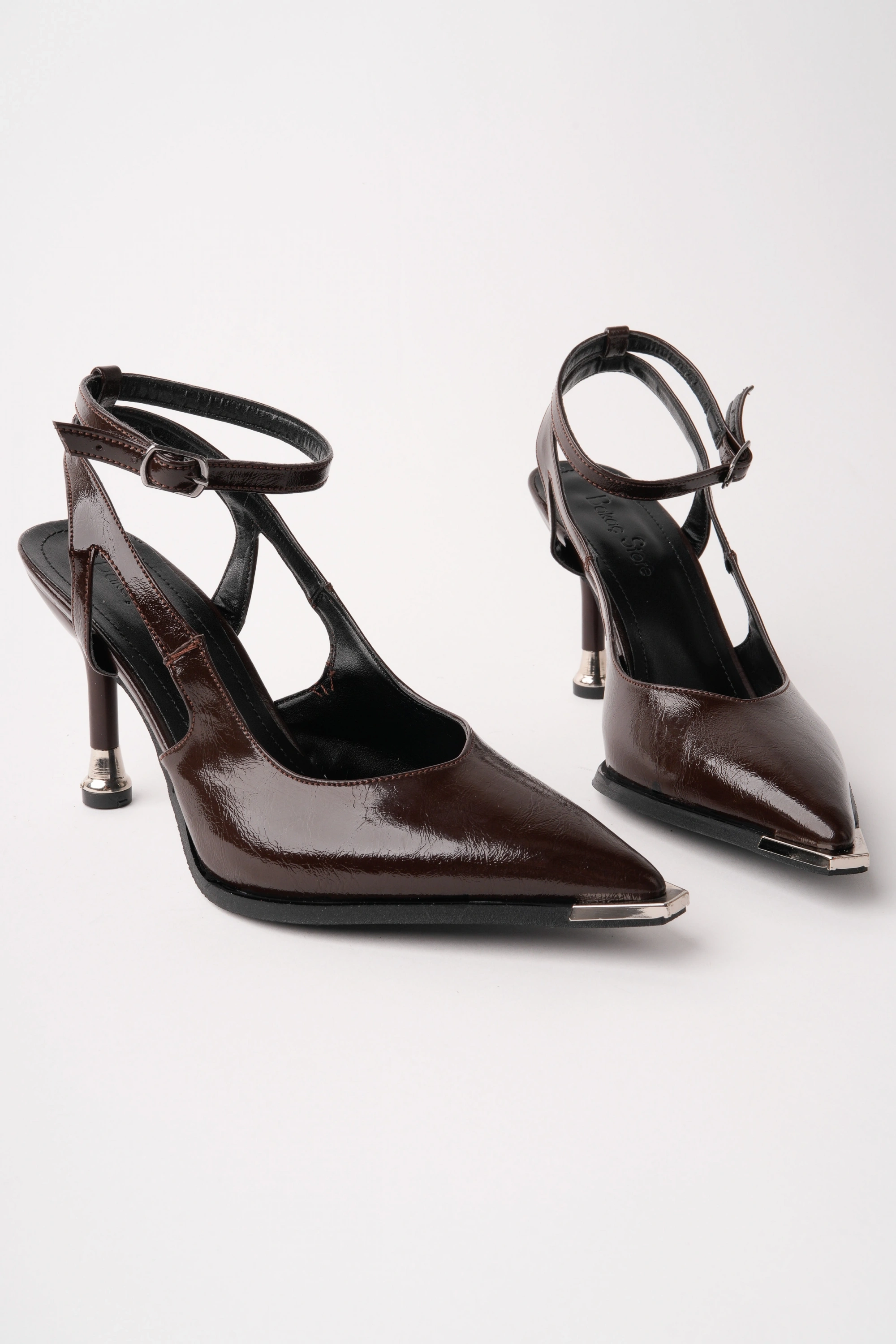 Kadın Kahverengi Kırışık Rugan Metal Burun Detaylı Topuklu Ayakkabı