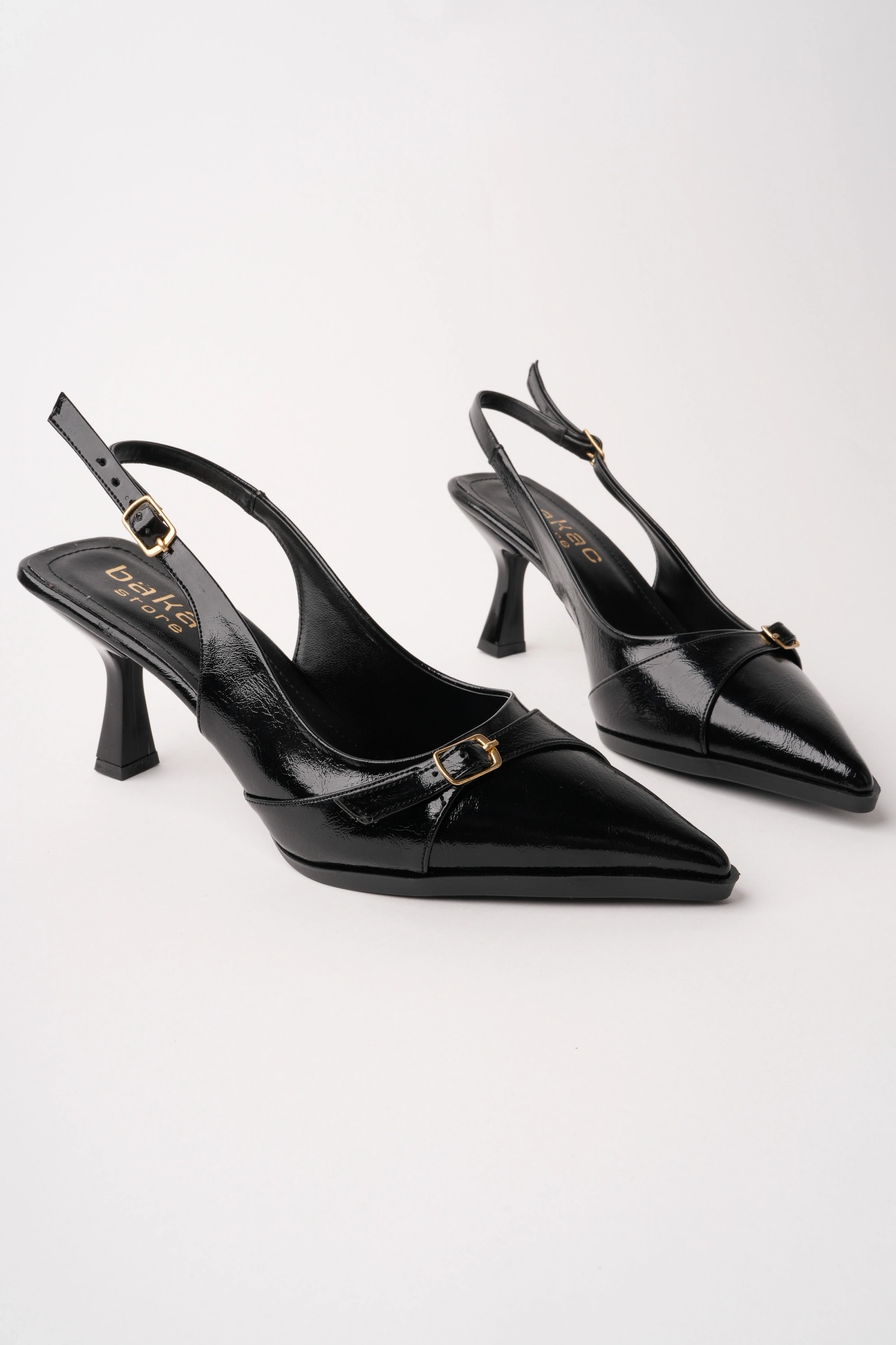 Kadın Siyah Arkası Açık Toka Detaylı Sivri Burun Topuklu Ayakkabı