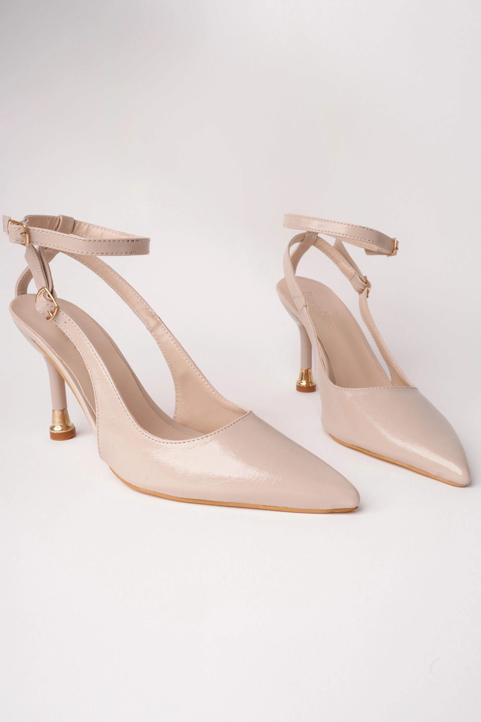 Kadın Bej Kırışık Rugan Çift Biyeli Topuklu Ayakkabı