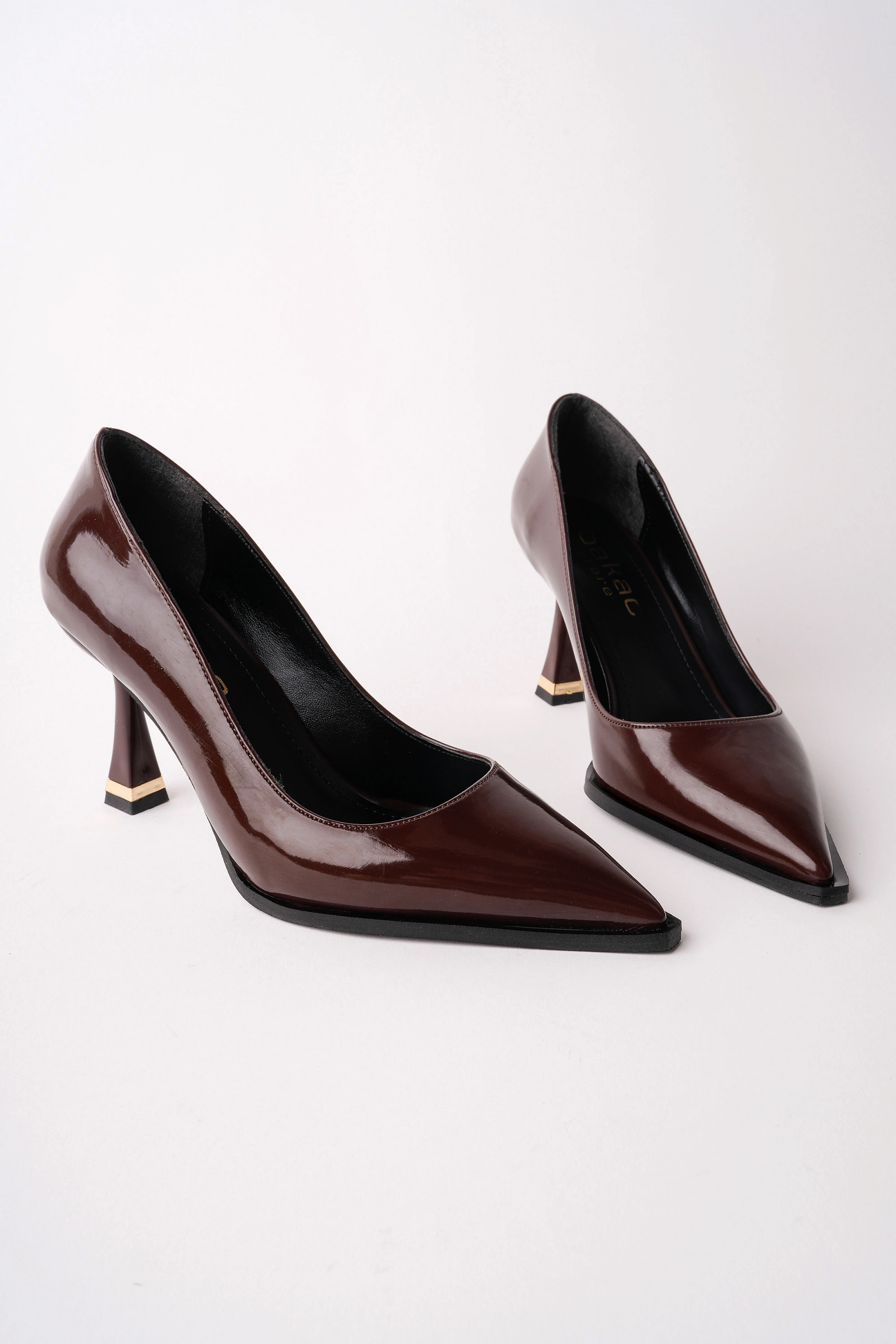 Kadın Kahverengi Rugan Sivri Burun Şık Topuklu Ayakkabı