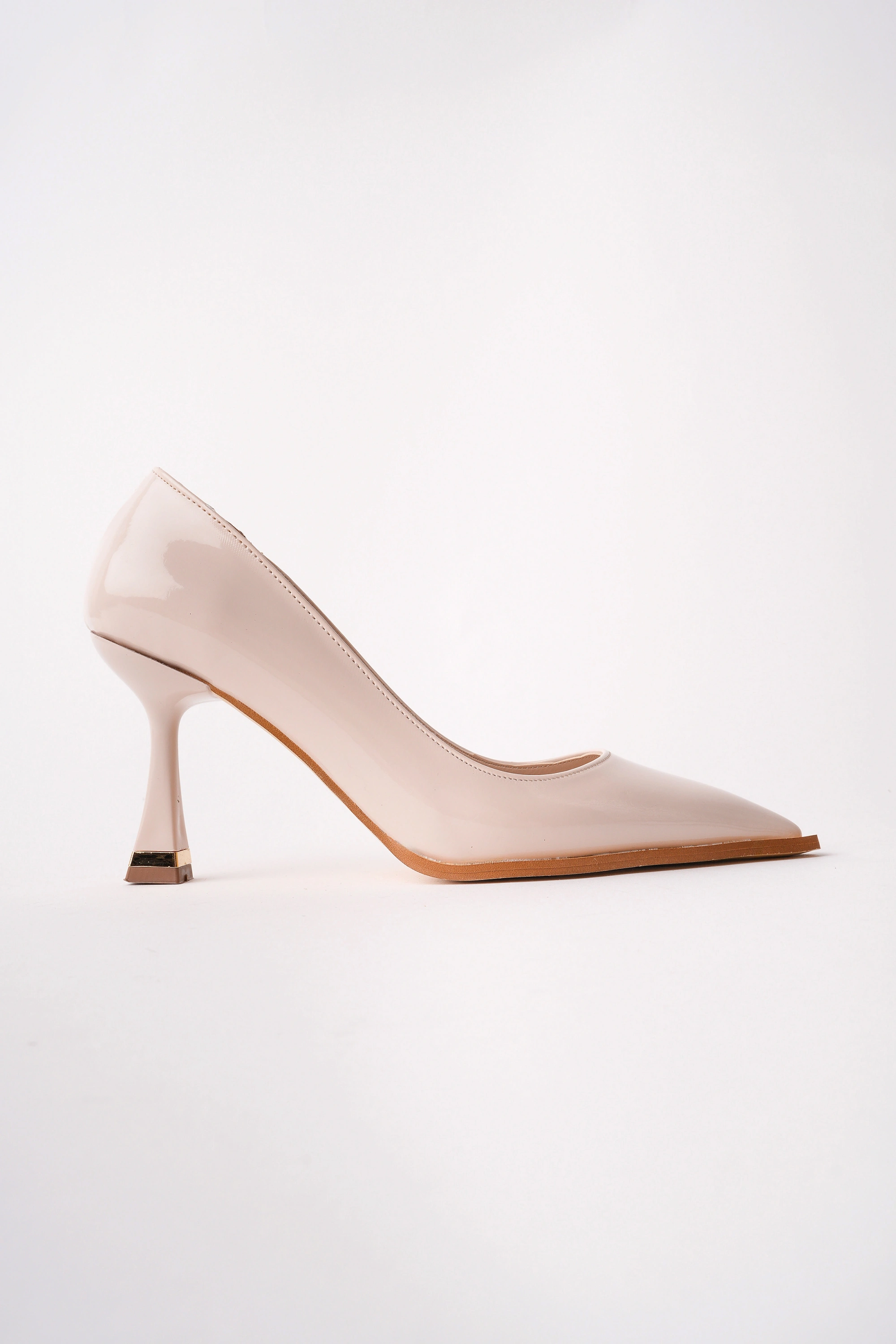 Kadın Bej Rugan Sivri Burun Şık Topuklu Ayakkabı