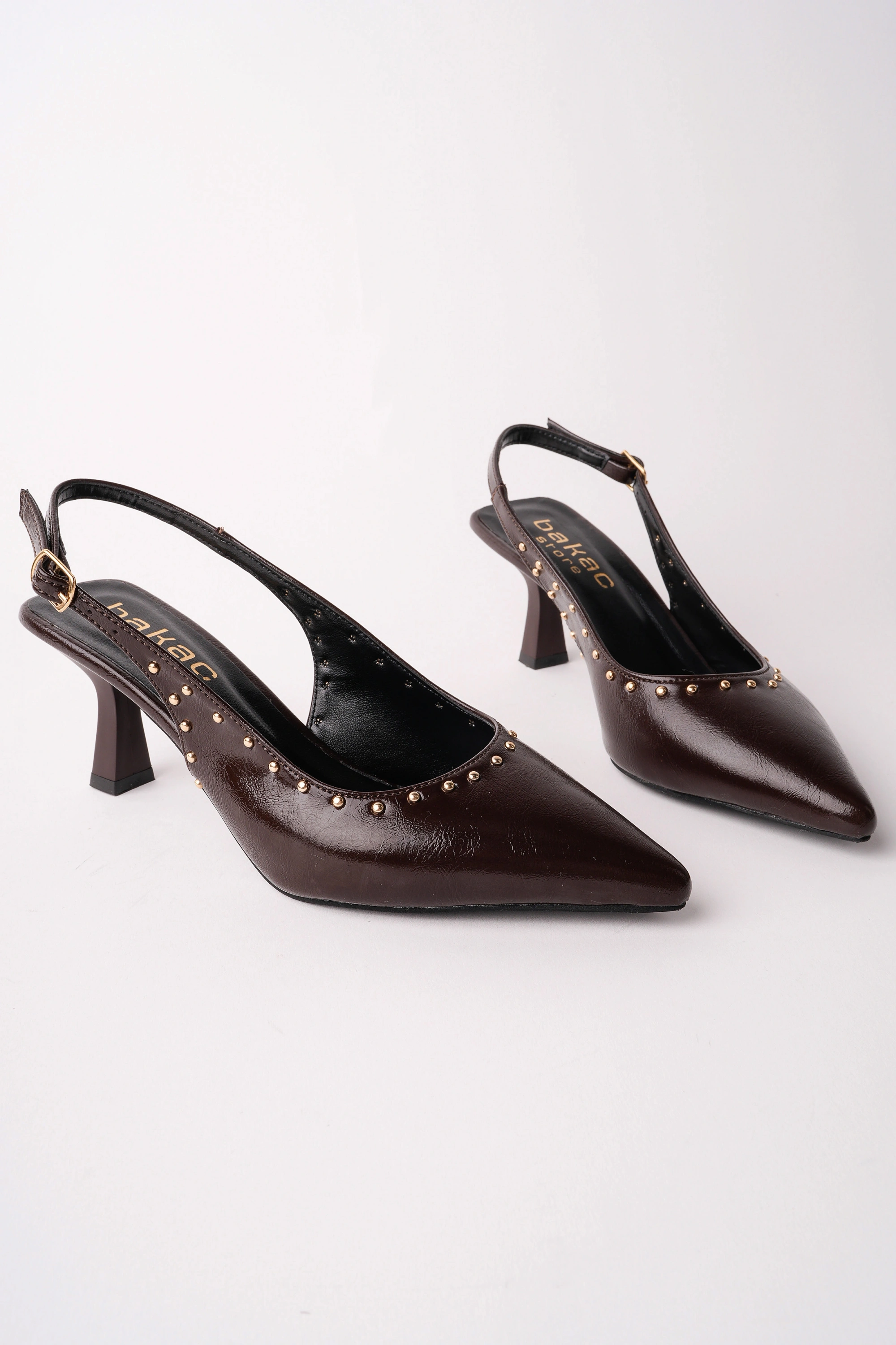 Kadın Kahverengi Zımba Detaylı Sivri Burun Topuklu Ayakkabı