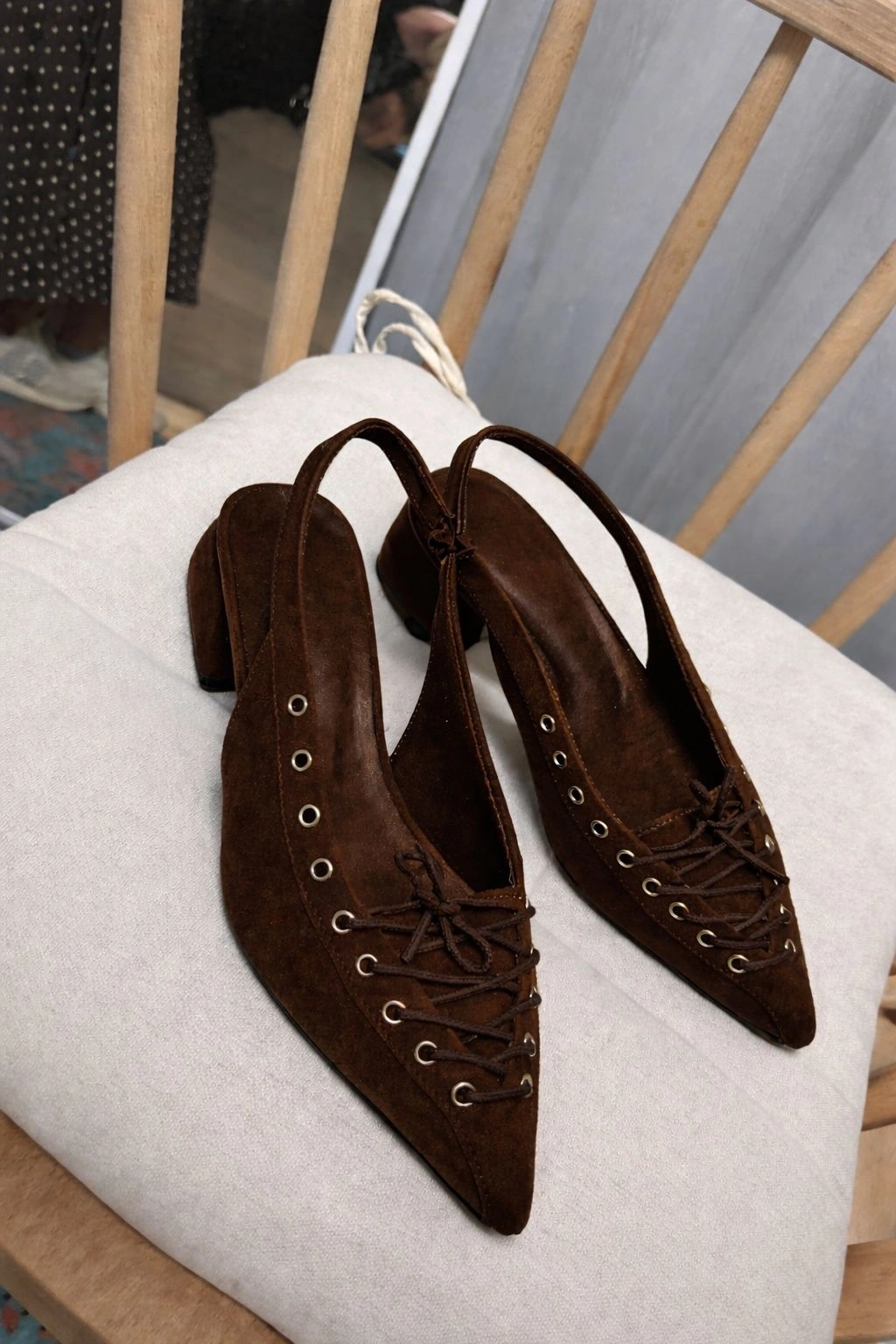 Kadın Kahverengi Süet Bağcık Detaylı Sivri Burun Şık Topuklu Ayakkabı