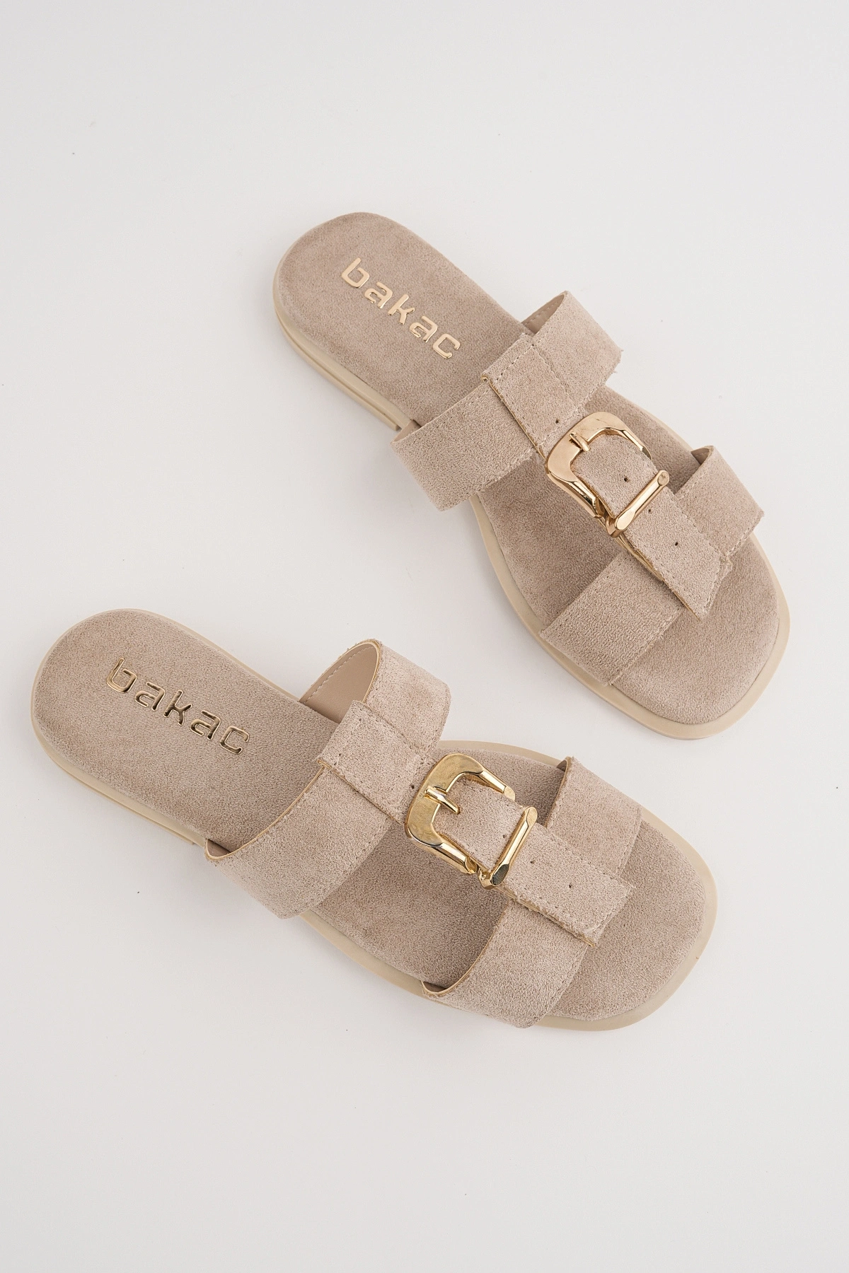 Kadın Bej Süet Kumaş Gold Toka Detaylı Rahat Taban Terlik