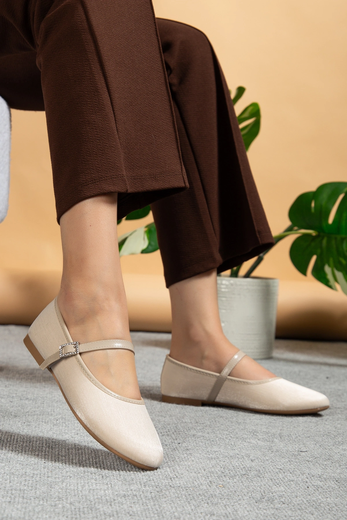 Kadın bej Parlak Kumaş Detaylı Şık Babet