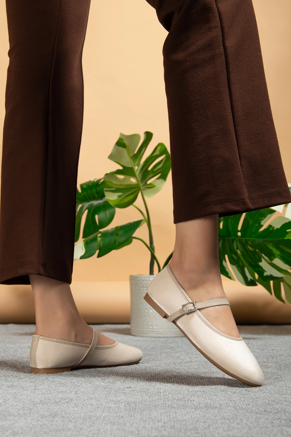 Kadın bej Parlak Kumaş Detaylı Şık Babet