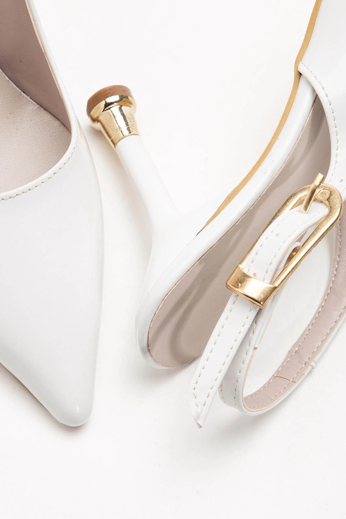 Kadın Beyaz Rugan Tokalı Sivri Şık Topuklu Stiletto Ayakkabı