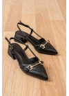 Kadın Siyah Deri Saraçlı Tokalı Sivri Burun Topuklu Ayakkabı