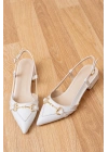 Kadın Beyaz Saraçlı Tokalı Sivri Burun Topuklu Ayakkabı
