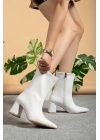 Venessa Kadın Beyaz Sivri Burun Orta Boy Topuklu Bot