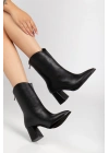 Kadın Siyah Arkadan Fermuarlı Sivri Burun Metal Detaylı Topuklu Bot