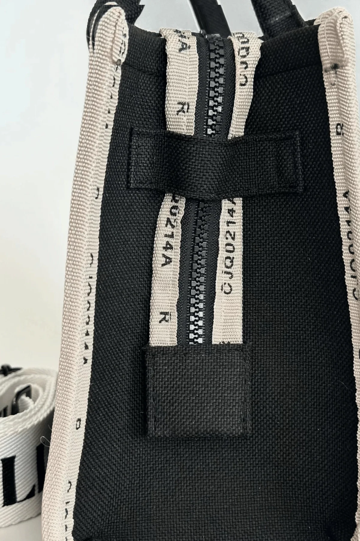 The P+Bag El ve Omuz Küçük Çanta Siyah Krem Çizgili