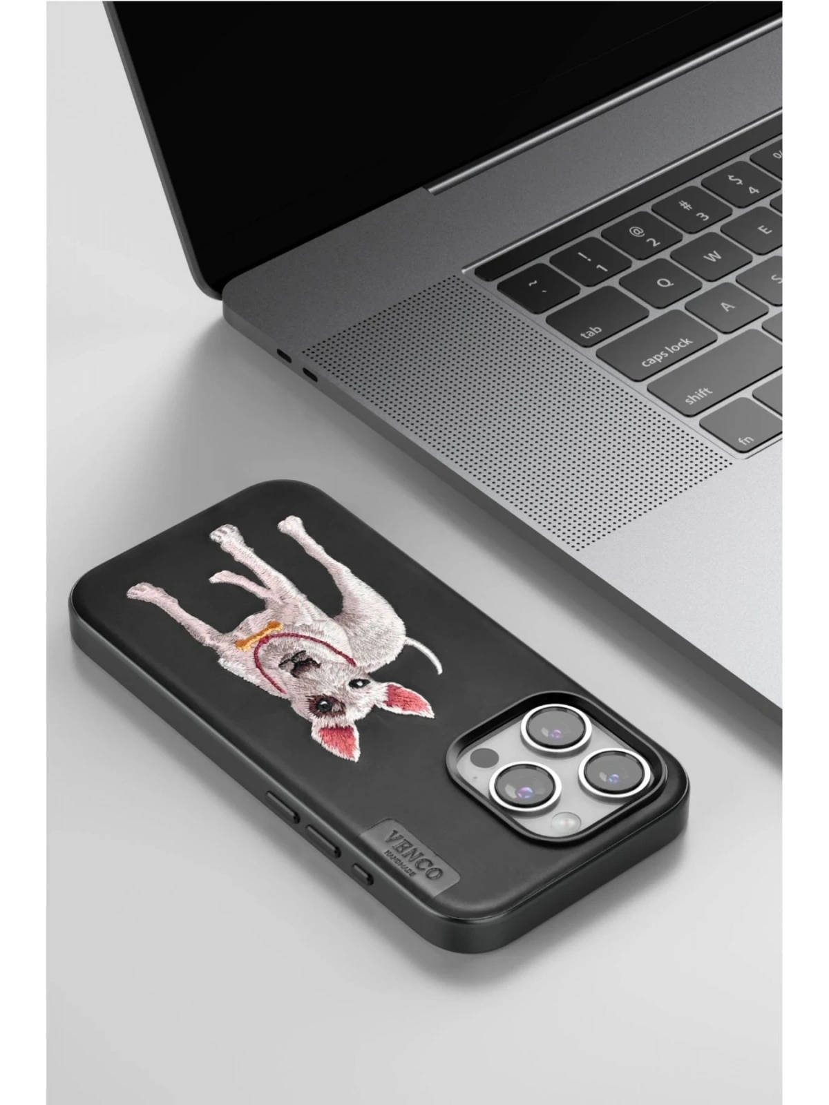 Venco Apple iPhone 15 Pro Perma Desenli Kapak - Siyah