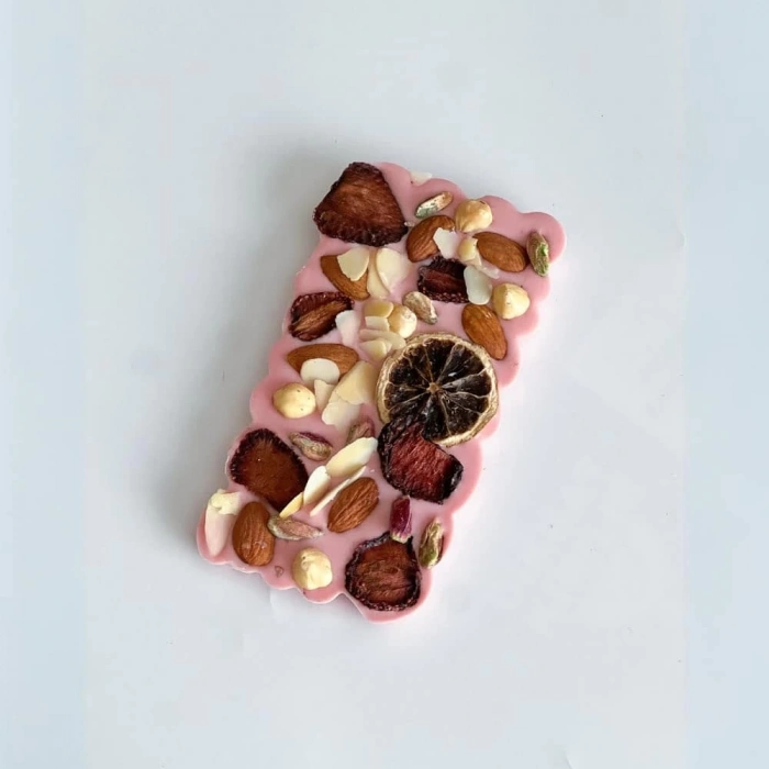 Pembe Sütlü Kurumeyveli Çikolata