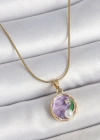 316L Çelik Gold Renk Zincir Mor Çiçek İşlemeli Zirkon Taş İnci Detaylı Minimal Portre Model Kadın Kolye