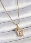 316L Çelik Gold Renk Zincir Mor Mineli Çiçek İşlemeli Zirkon Taşlı Kelebek Detay Portre Model Kadın Kolye