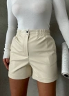 Beli lastikli çıtçıtlı deri şort krem w241007