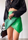 Cep detaylı oval kapaklı deri etek yeşil h240048