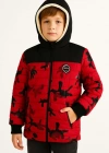 Erkek Çocuk Kamuflaj Desenli Mont İçi Sıcak Tutan Pelüş Astarlı, Kapüşonlu, Fermuarlı Kışlık Su İtici Şişme Mont - Kırmızı