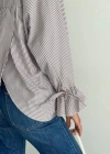 Kadın Arkası Asimetrik Yırtmaç Kesim Detaylı Cizgili Bluz Gömlek - Gri