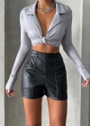 Parçalı cepli deri şort siyah w26312