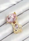 Pembe Zirkon Taşlı Kap Detaylı Kedi Figürlü Gold Renk Kadın Broş