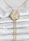 Pirinç Gold Renk Gül Model Asansörlü Kadın Kolye