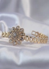 Pirinç Gold Renk İri Zirkon Taşlı Çiçek Figürlü Bileklik