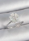 Pirinç Gümüş Renk Beyaz Mineli Çiçek Model Zirkon Taş Detay Kadın Yüzük