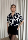 Siyah beyaz baskılı crop gömlek