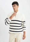 Standart Fit Dik Yaka Yarım Fermuarlı Çizgili Triko Kazak