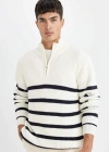 Standart Fit Dik Yaka Yarım Fermuarlı Çizgili Triko Kazak