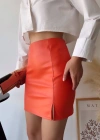 Tek yırtmaçlı arkadan fermuarlı deri etek turuncu s24475