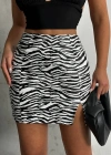 Tek yırtmaçlı zebra desenli deri etek beyazsiyah w24475-S