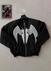 Unisex Siyah Bomber Mont – Venom Beyaz Örümcek Logolu, Fermuarlı Cepli, Kapitone Astarlı Günlük Mont - Siyah