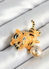 Zirkon Taşlı Siyah Çizgili Turuncu Kaplan Figürlü Gold Renk Kadın Broş