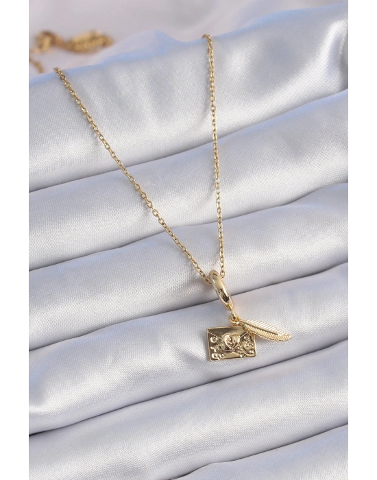 316L Çelik Gold Renk Kalp Detay Mektup Figür Charm Model Kadın Kolye