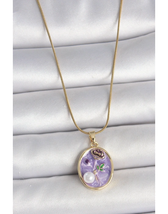316L Çelik Gold Renk Zincir Mor Çiçek İşlemeli İnci Detay Portre Model Kadın Kolye