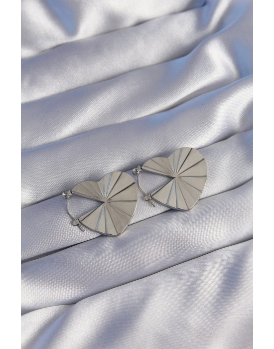 316L Çelik Gümüş Renk Çizgili Plaka Tasarımlı Kalp Küpe